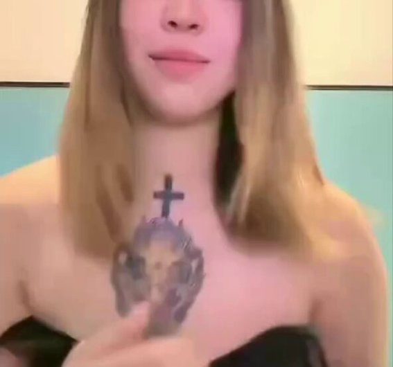 小姐姐，你在做什么呢？你故意露奶子吗？ 每日抖音直播主播闪现走光露点！