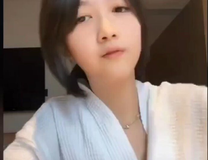 真的是一位小可爱呀…… 好喜欢的小宝贝呀(*￣3￣)╭♡ 每日抖音直播主播闪现走光露点！
