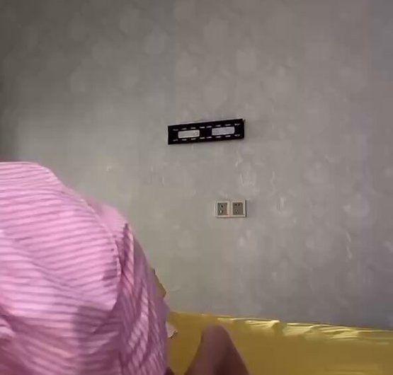 我要倒挂金钩！我的巨乳双峰是不是很大呢？ 回复：大 每日抖音直播主播闪现走光露点！