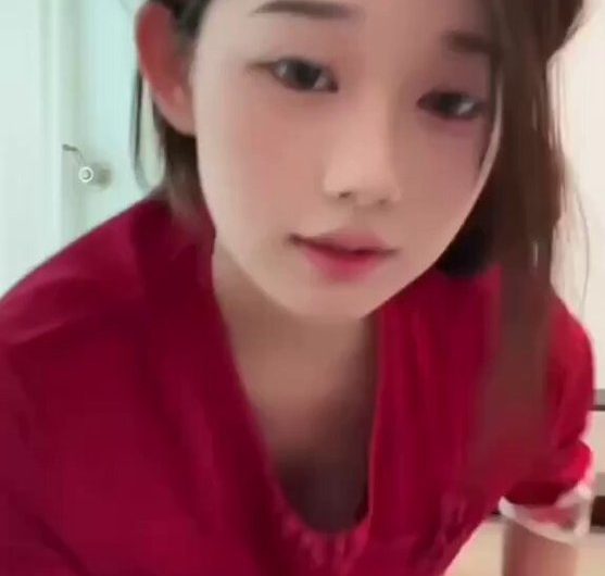 小姐姐真的好可爱…… 声音甜美动听，一双奶子也真的好看呀！👅 每日抖音直播主播闪现走光露点！