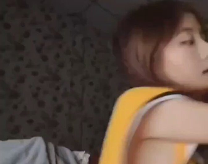 快手大学生宿舍直播 真空闪现露点 乳晕又黑又大