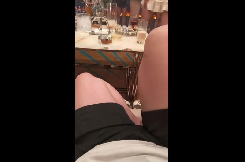 倒满深夜的酒