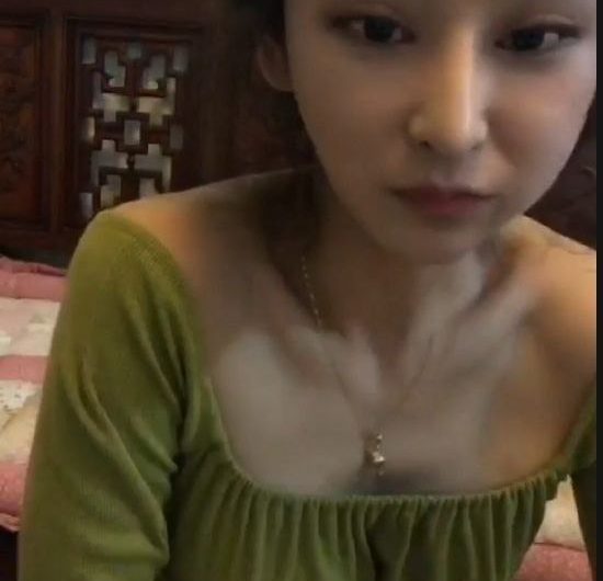 快手颜值美少妇 大尺度露奶