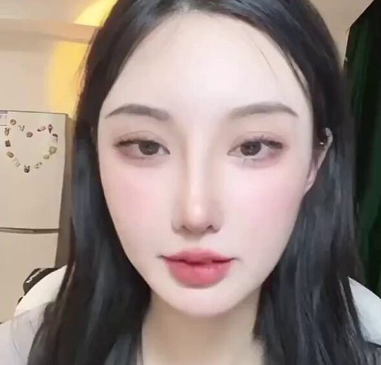 这是什么新的抖音直播方式？😘🇨🇳 每日抖音直播主播闪现走光露点！