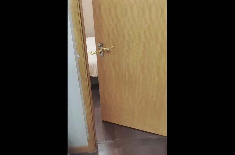 本活动名为（无能的丈夫）只能看，不能战😓耐力超强的粉丝，打桩超1小时，老婆高潮无数😍腿都软了，绿帽视角