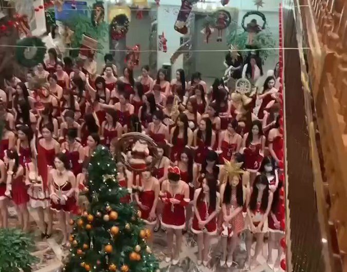 今天不得找个圣诞主题的商k、spa好好快乐一下吗😋 wataa