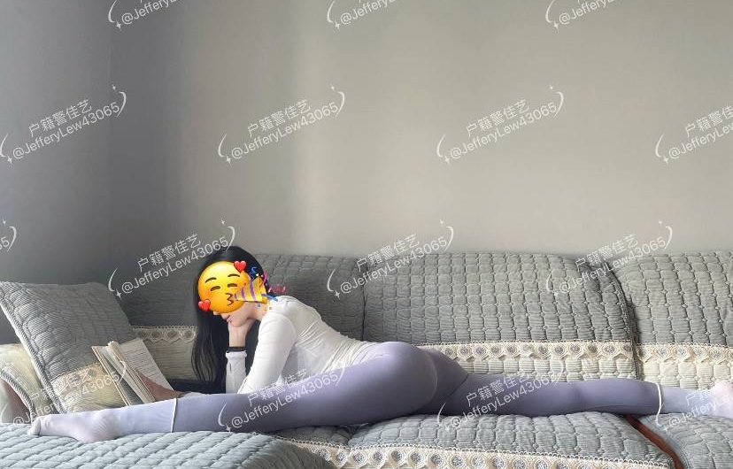 最近的瑜伽颇有成效，是不是很适合打一下屁股…