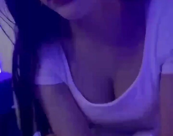 深圳梧桐村，这里面的足浴店的技师真不错呀，可接熟人介绍的活才2张就可以。