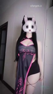 抖音【奶糖不吃泡芙】巨乳无罩半裸 发骚勾引诱惑骚舞