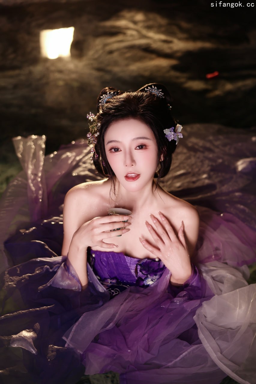 #王馨瑶
秀人网【王馨瑶】贵妃醉酒 情趣古装湿身肉丝乳贴极限诱惑
