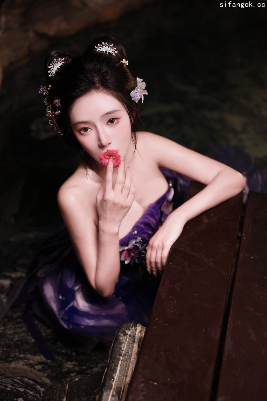 #王馨瑶
秀人网【王馨瑶】贵妃醉酒 情趣古装湿身肉丝乳贴极限诱惑