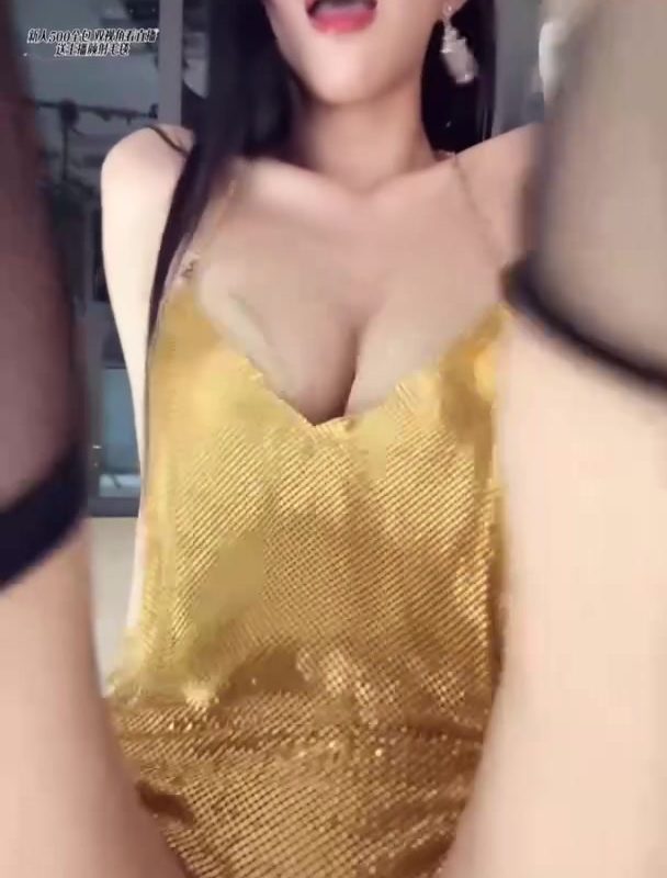 #小恩雅 网易cc【小恩雅】长腿阿黑颜女神 乳贴半裸裸舞 抖胸舞超弹 模拟撸管